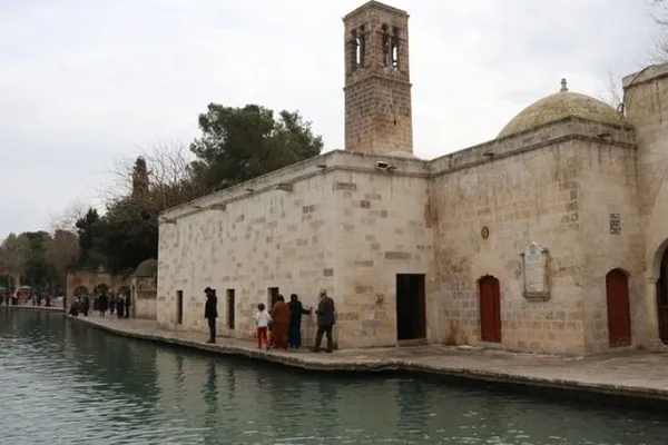 Şanlıurfa'da restore edilen tarihi cami yeniden ibadete açıldı