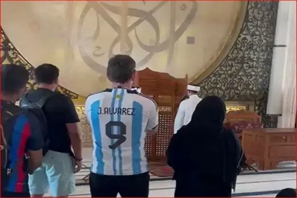 د قطرپه نړیوال جام کې د آذان تود هرکلی کیږی(فلم)