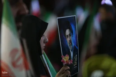 پای کار انقلاب