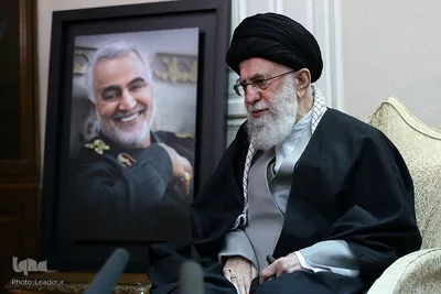 حضور رهبر معظم انقلاب در منزل سردار شهید سپهبد سلیمانی