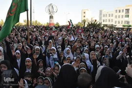 اجرای سرود «سلام فرمانده» در میدان جمهوری شهر سمنان
