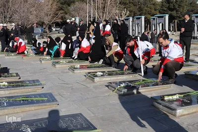 جشن پدران آسمانی با غبارروبی مزار شهدای انقلاب و دفاع مقدس