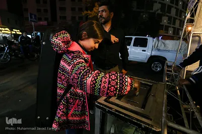 جمع آوری کمک های مردی برای زلزله زدگان 