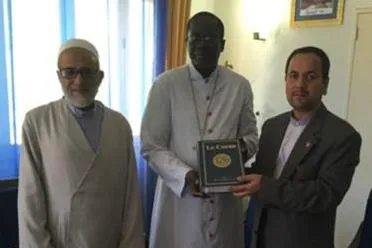 Kiongozi wa Wakristo Senegal Watunukiwa  zawadi ya Qur’ani Tukufu