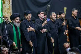 آیین طشت‌گذاری در مسجد اردبیلی‌های تهران