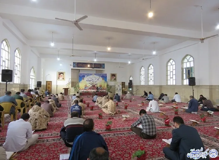 برگزاری محفل انس با قرآن پایوران در جوار امام‌زاده سیدحمزه(ع) کاشمر