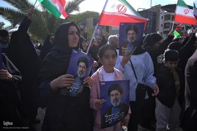 اجتماع بیعت شیرازی ها با سومین رهبر انقلاب