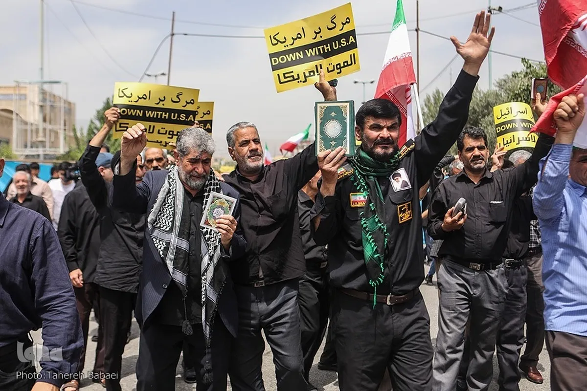 Wananchi wa Iran waandamana kulaani kuvunjiwa heshima tena Qur'ani Tukufu nchini Uswidi