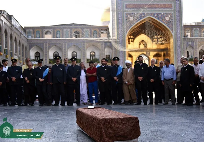 پیکر آیت‌الله مرتضی تهرانی در حرم مطهر رضوی تشییع شد
