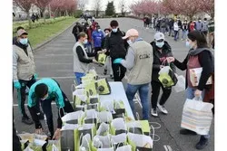 Deux associations musulmanes distribuent des repas aux précaires pendant le ramadan
