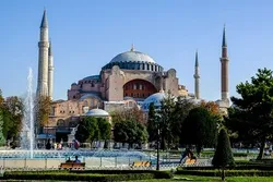 Aya za Qur'ani zasomwa katika  Jumba la Makumbusho la Hagia Sophia mjini Istanbul