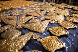 Fin des travaux de dorure et d'émaillage des parties métalliques du « Zarih » d’Hazrat Zeinab (sa)