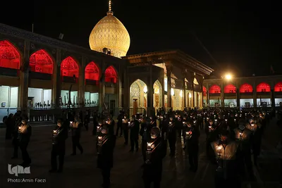 مراسم شام غریبان و لاله گردانی خادمین حرم شاهچراغ (ع)