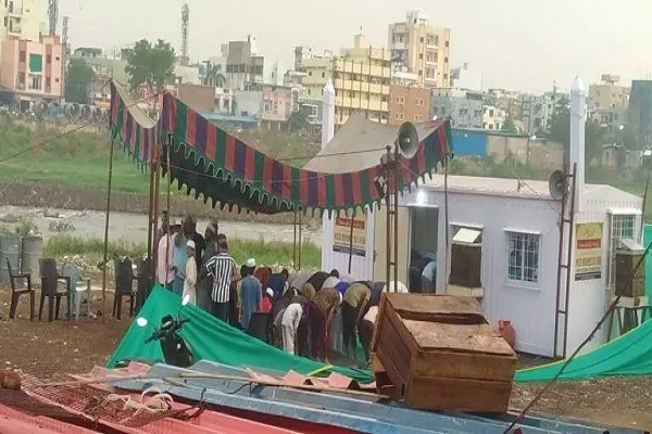 Haydarabad’daki geçici ibadet yeri radikal Hindular tarafından kaldırıldı