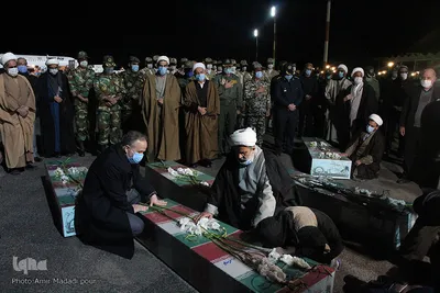 استقبال از ۵ شهید گمنام در فرودگاه بیرجند