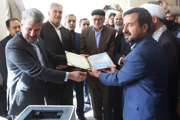 افتتاح اداره ثبت رشتخوار با صدور سند مالکیت موقوفه ۱۰۰ ساله