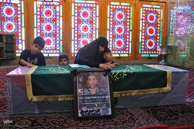 آیین وداع با پیکر مطهر سرهنگ پاسدار «شهید محمدناصر دلیرور» از شهدای نیروی دریایی سپاه  در حرم شاهچراغ(ع)