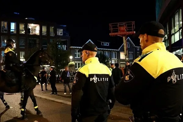 Hollanda'da cami saldırılarına karşı güvenlik önlemi