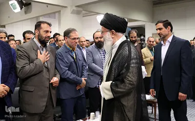 دیدار جمعی از شاعران و اهالی فرهنگ و ادب با رهبر انقلاب