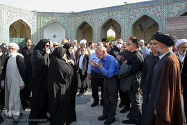 مراسم خاکسپاری مرحوم احمد مهدوی دامغانی در حرم مطهر رضوی