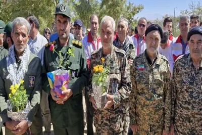 عکس | گلباران و عطر افشانی گلزار مطهر شهدای شهرستان خرم‌آباد