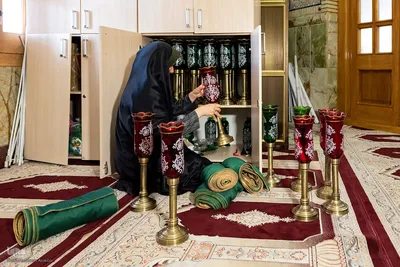 غبارروبی حرم مطهر امامزاده طاهر(ع)