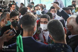 استقبال از جواد فروغی در فرودگاه امام (ره)