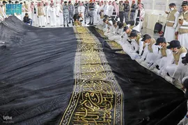 تعویض پرده کعبه با آغاز سال ۱۴۴۶ هجری قمری