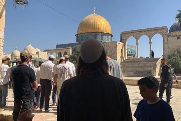 Wani Kirista Yana Gayara Lasifikokin Masallatai Kyauta Saboda Karatowar Watan Ramadan A Masar