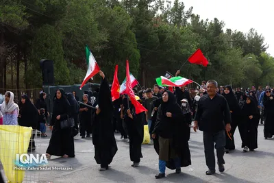 پیاده‌روی دلدادگان اربعین حسینی در خمینی‌شهر