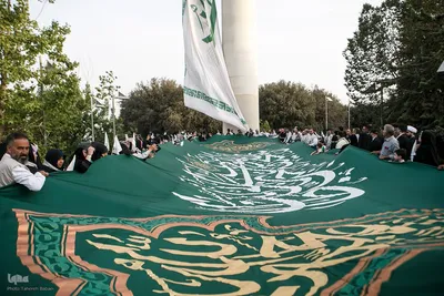 آیین اهتزاز بزرگترین پرچم متبرک حرم علوی