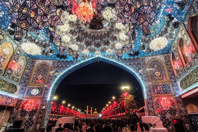 بین الحرمین در انتظار پیکر مطهر رهبر شهید