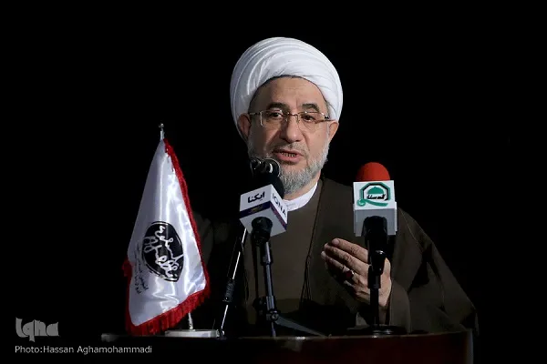 سه شخصیت غربی متأثر از انقلاب معرفی شوند