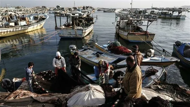 Israel reduce la zona de pesca de Gaza y ataca a los pescadores palestinos