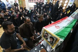 تشییع پیکر مادر 4 شهید دوران دفاع مقدس در شهیدآباد فارس