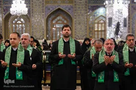 آیین تعویض پرچم گنبد حرم مطهر امام رضا(ع)