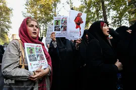 تجمع اعتراض آمیز دانشجویان به کشتار مسلمانان میانمار