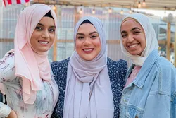 “Muslim foodies”, une plateforme de repas halal à New York