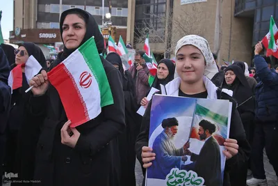 اجتماع بیعت شیرازی ها با سومین رهبر انقلاب