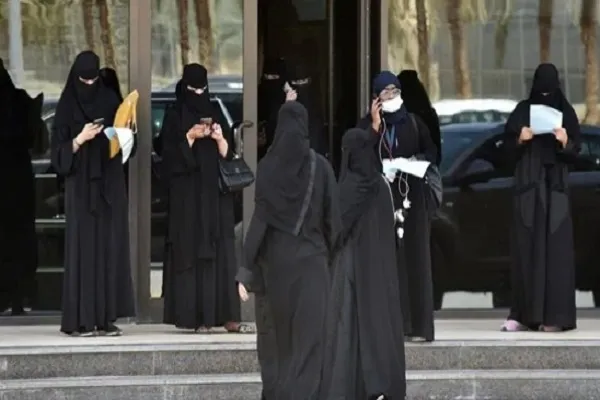 راهپیمایی بانوان جمهوری آذربایجان در محکومیت توهین به مقدسات اسلامی + فیلم