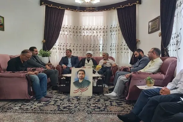 دیدار امام جمعه، شهردار و اصحاب بسیج رسانه بابلسر  با خانواده شهید هادی باغبانی