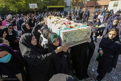 میزبانی دانش آموزان شیرازی از شهدای گمنام
