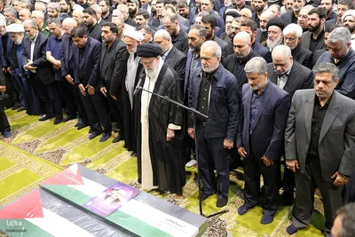 اقامه نماز بر پیکر شهید اسماعیل هنیه توسط مقام معظم رهبری