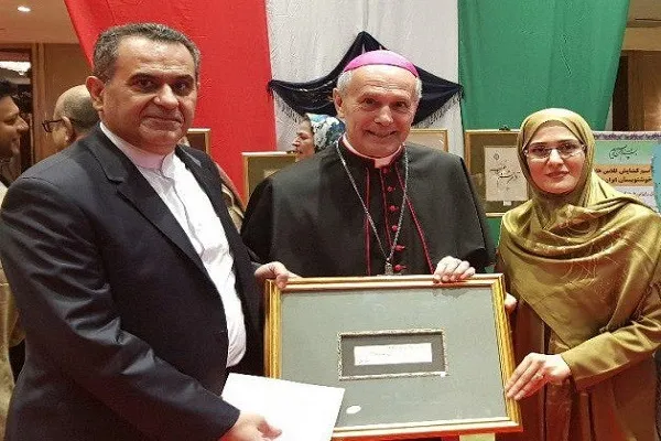 Jakadan Vatican Ya Yaba Da Kyautar Da Ya Samu Daga Iran