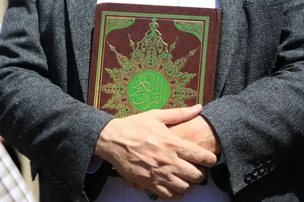 Danimarka'da İslam düşmanları yine Kur'an'a saldırdı