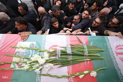 تشییع پیکر مطهر ۱۲ شهید جنگ رمضان در شیراز