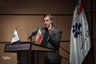 بهمن نامور مطلق، رئیس دانشگاه هنر‌های اسلامی فرشچیان در نشست توسعه اقتصاد صنایع خلاق فرهنگی