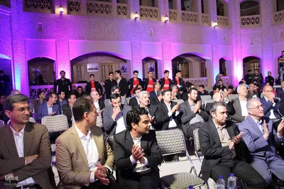 تجلیل از کارآفرین برتر یزدی در رویداد هفت سرو