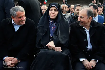 شهین دخت مولاوردی، محمدعلی نجفی و محسن هاشمی در آیین برافراشتن بزرگترین پرچم جمهوری اسلامی ایران