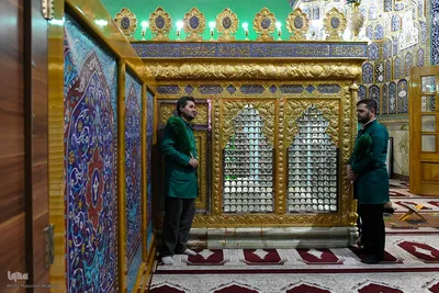 غبارروبی حرم امامزاده طاهر(ع)‎